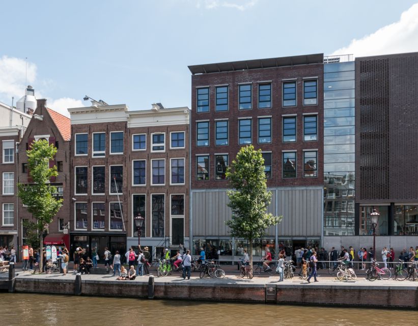 Amsterdam: Private Anne Frank and Jewish Quarter Tour - Nieuwmarkt en Lastage: setting the Jewish Quarter
