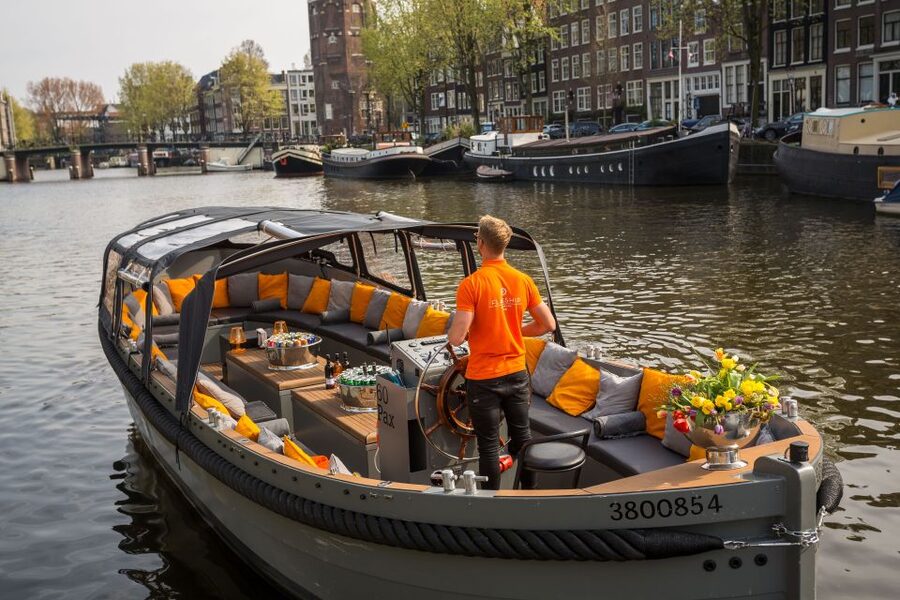 Amsterdam: Private BBQ Cruise with Personal Chef & Drinks - Key points to know before booking