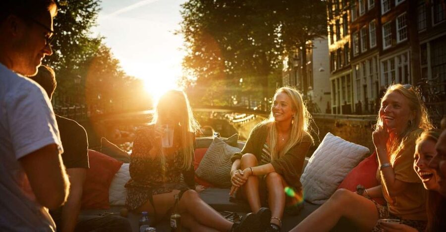 Amsterdam: Private BBQ Cruise with Personal Chef & Drinks - Who should book this Amsterdam BBQ cruise?