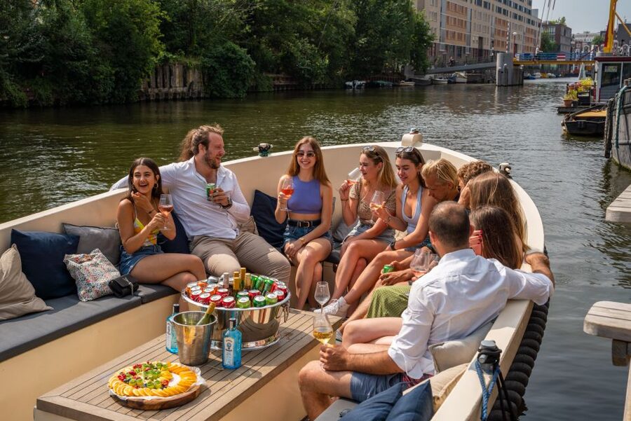 Amsterdam: Private Canal Booze Cruise with Unlimited Drinks - What the open bar includes