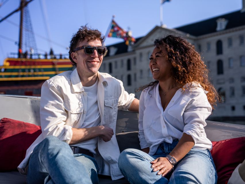 Amsterdam: Private Canal Cruise with Drinks and Snacks - Finding the dock behind the Apple Store