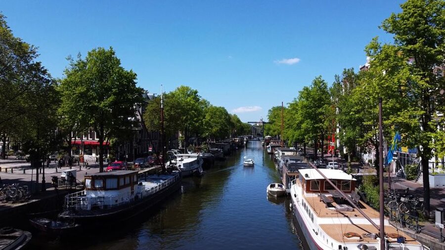 Amsterdam: Private Canal Tour - Drinks, snacks, and the no-toilet rule