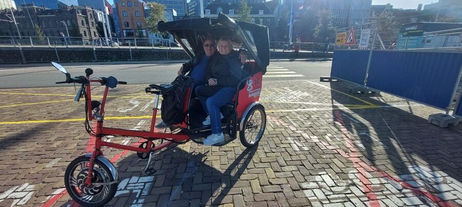 Amsterdam: Private City Highlights Tour by Rickshaw - Why a rickshaw makes sense in Amsterdam