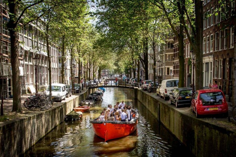 Amsterdam: Private Cruise with Drinks & Optional Snacks - How much value do you get for $262 per person?