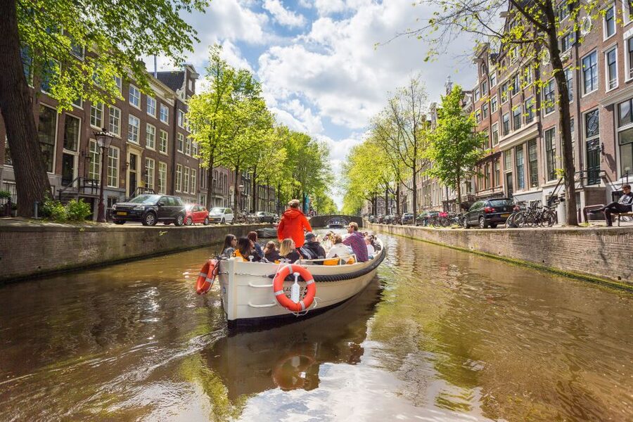 Amsterdam: Private Cruise with Drinks & Optional Snacks - What the 90-minute route feels like