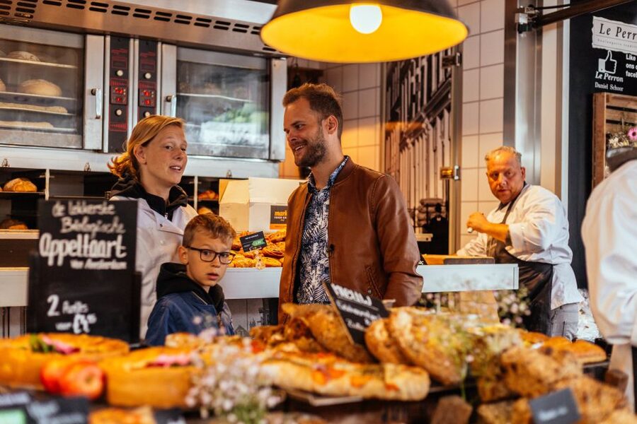Amsterdam: Private Food Tour with a Local - De Pijp, where old Amsterdam meets newer cafés