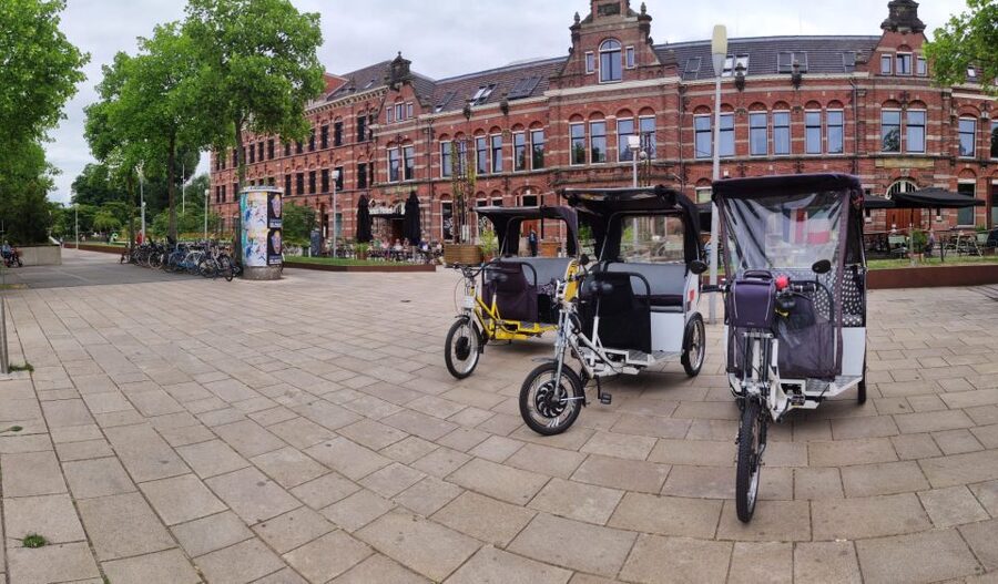 Amsterdam: Private Guided City Tour by Pedicab - Key points at a glance