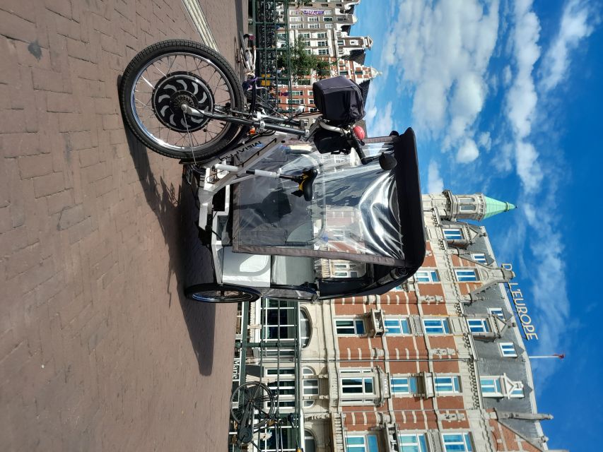 Amsterdam: Private Guided City Tour by Pedicab - What the guide adds to the ride