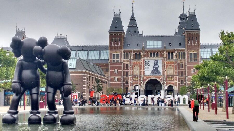 Amsterdam: Private Hidden Gems Discovery Tour - Beginning Around the Old Town