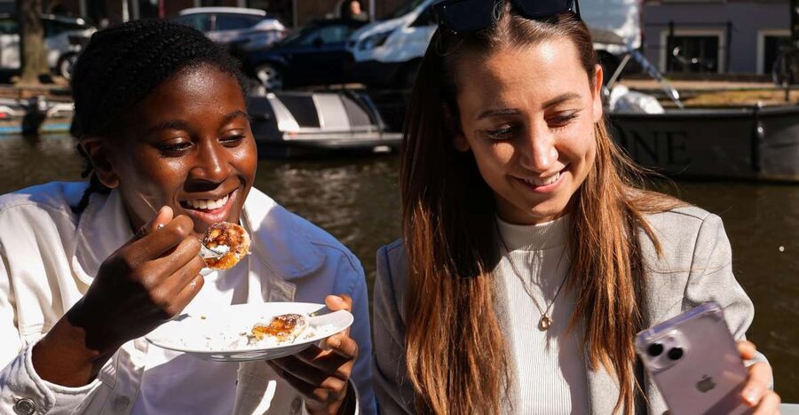 Amsterdam: Private Luxury Cruise with BBQ and Drinks - Starting between Leidsebrug and Lido
