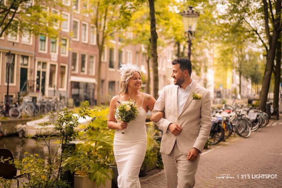 Amsterdam: Private Photoshoot for Couple, Family, or Solo - Why a private Amsterdam photoshoot can be worth it