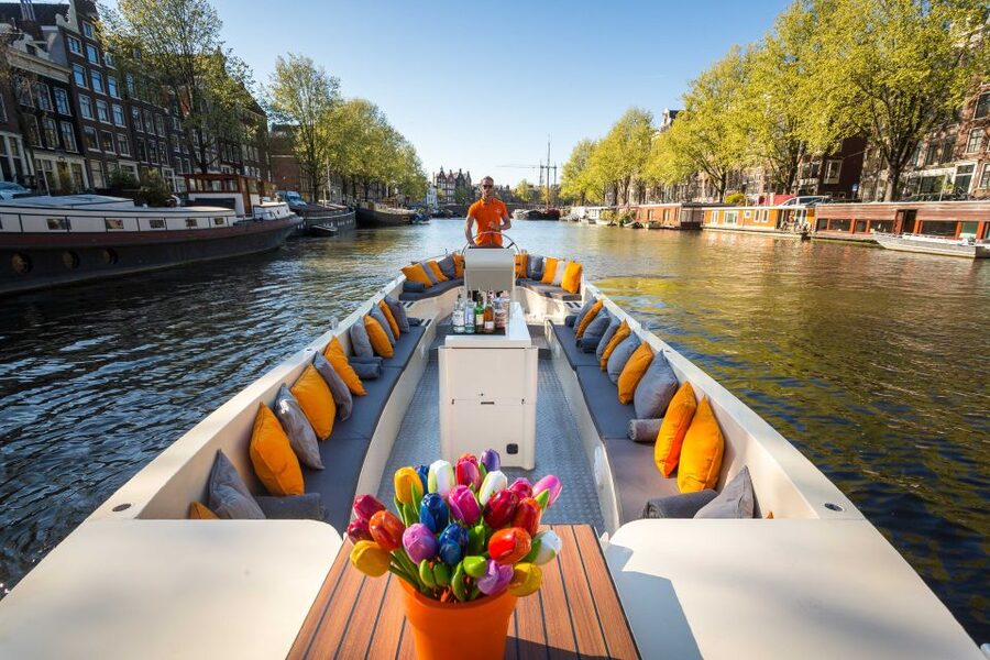 Amsterdam: Private Prosecco Canal Cruise Tour - The skipper can shape the experience