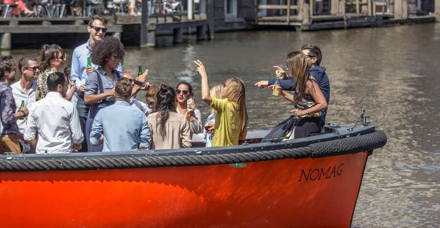 Amsterdam: Private Prosecco Canal Cruise Tour - Meeting at Oosterdokskade 8 near Central Station
