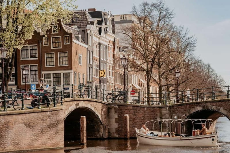 Amsterdam: Private Romantic Canal Cruise w. Prosecco/Snacks - Five details that make this cruise special