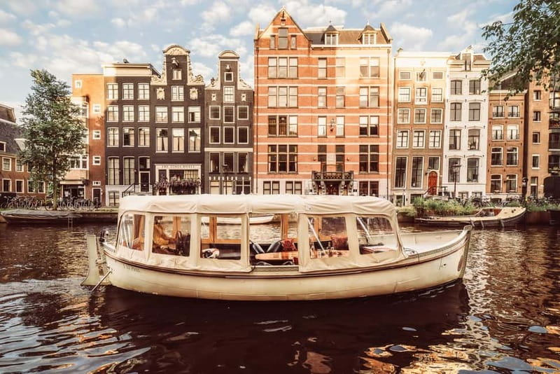 Amsterdam: Private Romantic Canal Cruise w. Prosecco/Snacks - Herengracht completes the canal loop