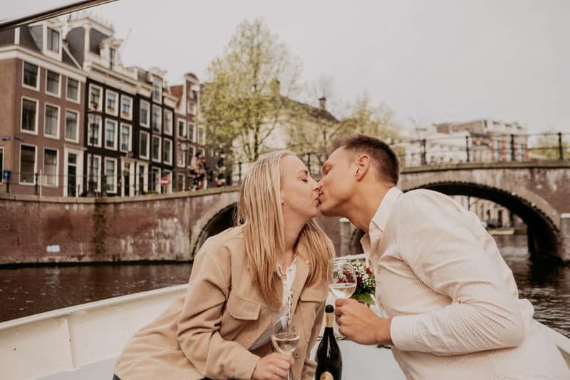 Amsterdam: Private Romantic Canal Cruise w. Prosecco/Snacks - Lijnbaansgracht brings a quieter change of pace