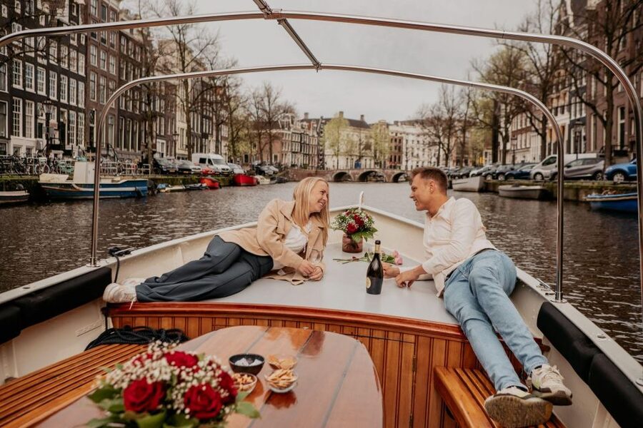 Amsterdam: Private Romantic Canal Cruise w. Prosecco/Snacks - Staalmeestersbrug and the Monet connection
