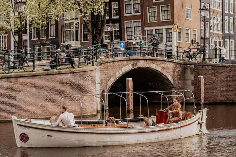 Amsterdam: Private Romantic Canal Cruise w. Prosecco/Snacks - Keizersgracht introduces Amsterdam’s canal character