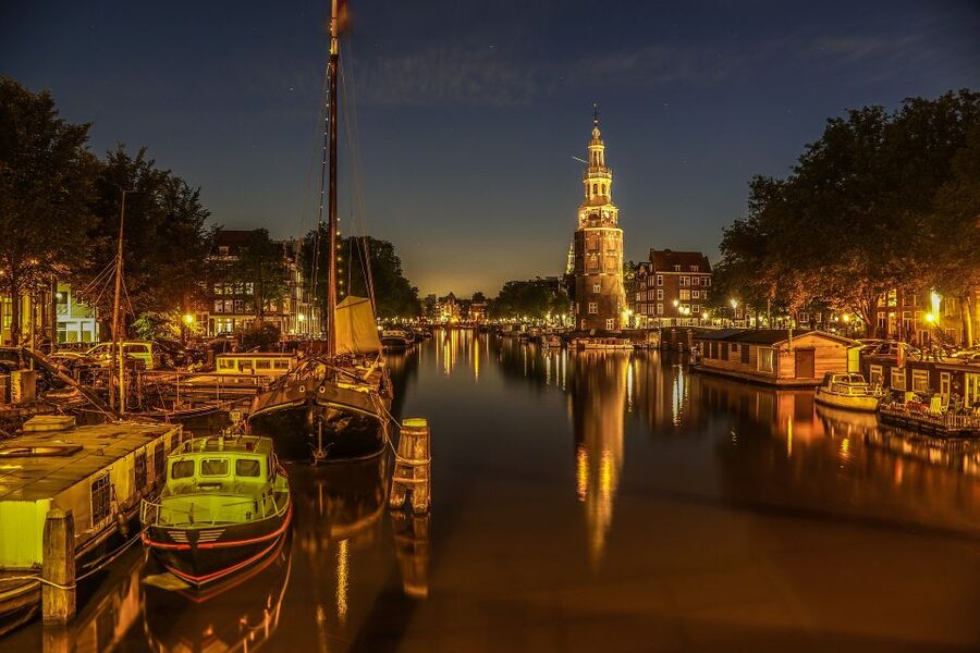 Amsterdam: Private Romantic Evening Boat Tour with Prosecco - The First Canal-Belt Views