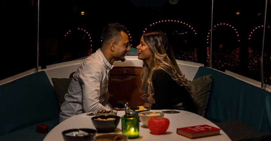 Amsterdam: Private Romantic Evening Boat Tour with Prosecco - The Amstel and Magere Brug