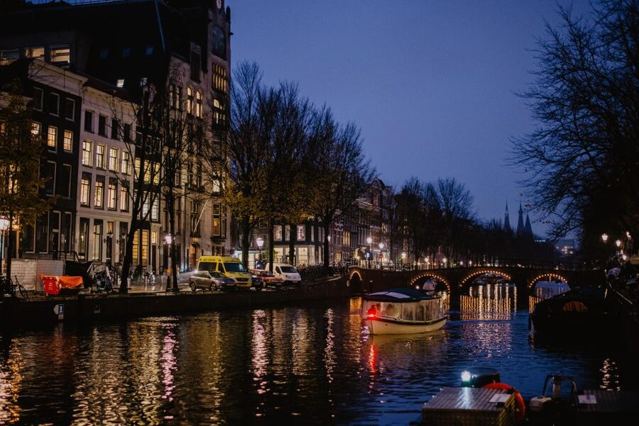 Amsterdam: Private Romantic Evening Boat Tour with Prosecco - Meeting at Keizersgracht 401