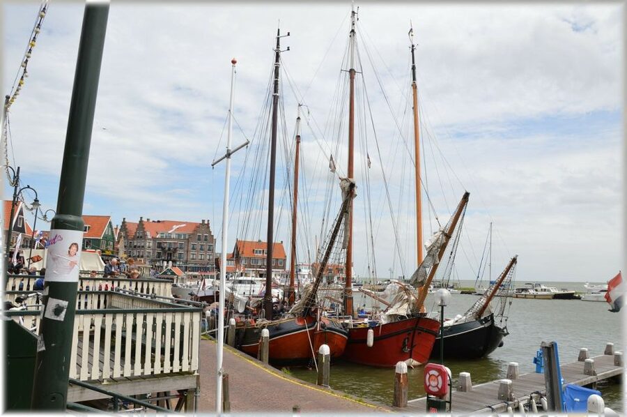 Amsterdam: Private Zaanse Schans Windmills and Volendam Trip - Henri Willig farm: cheese, cows, and a generous tasting