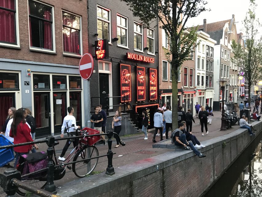 Amsterdam: Red Light District and Local Pub Tour - What this Amsterdam walk is really about