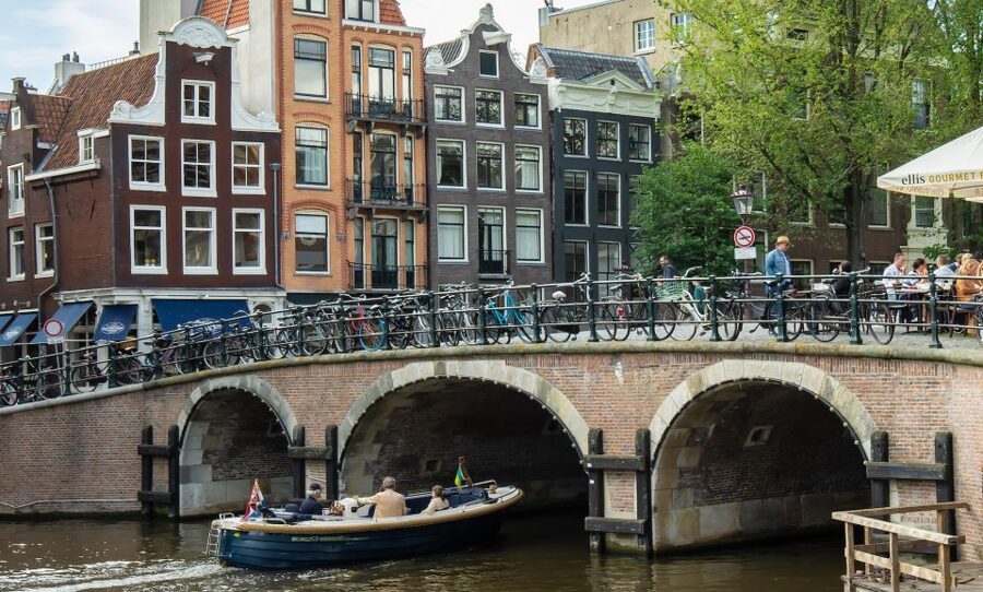 Amsterdam: Red Light District & City Tour German or English - Key points to know before booking
