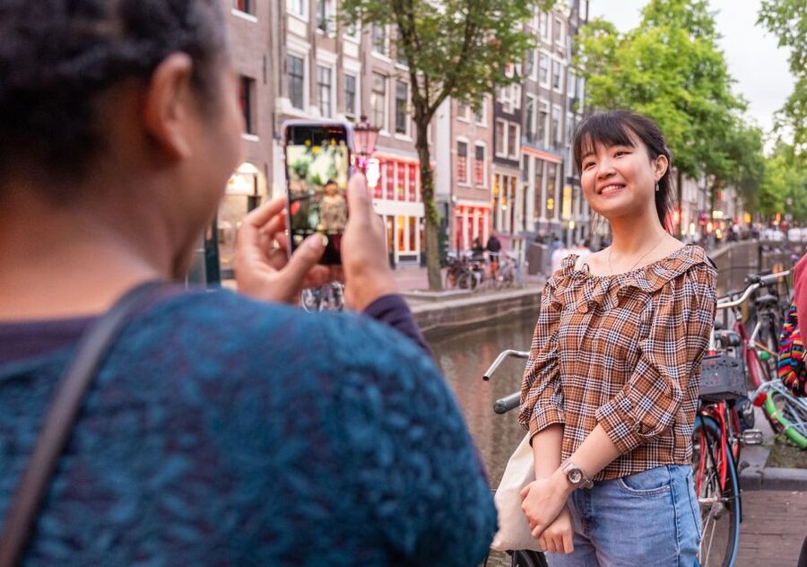 Amsterdam: Red Light District & City Tour German or English - From Beurs van Berlage to the old city