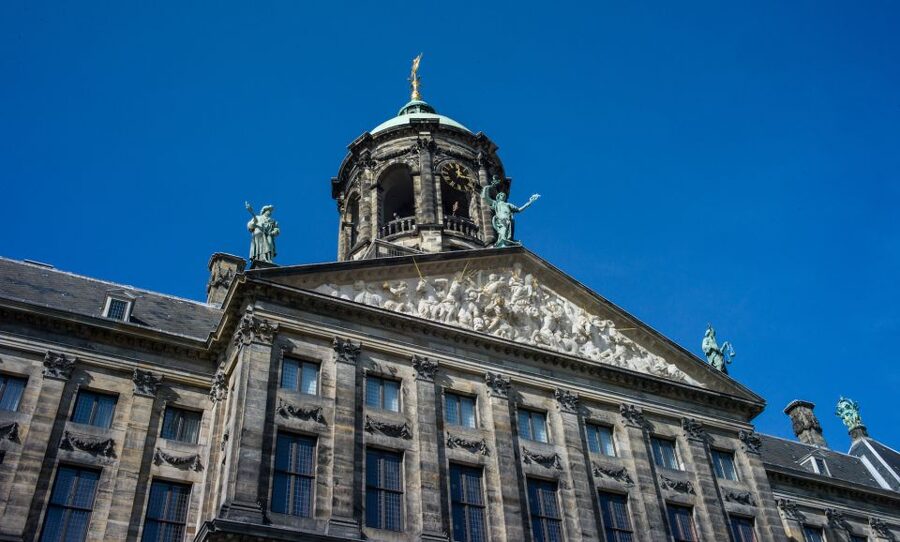 Amsterdam: Red Light District & City Tour German or English - Nieuwmarkt finishes beside De Waag