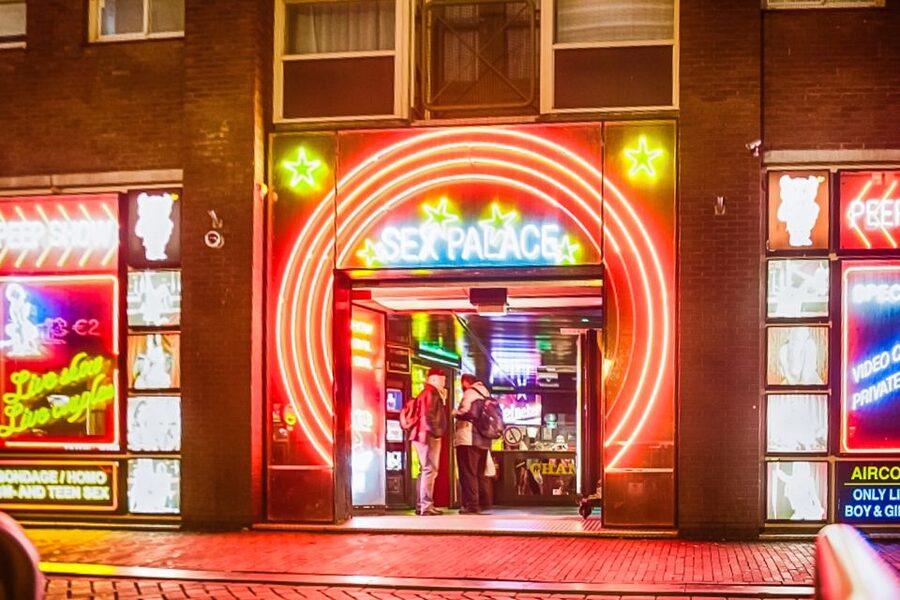 Amsterdam Red Light District & Coffee Shop Tour - Starting near Amsterdam Centraal
