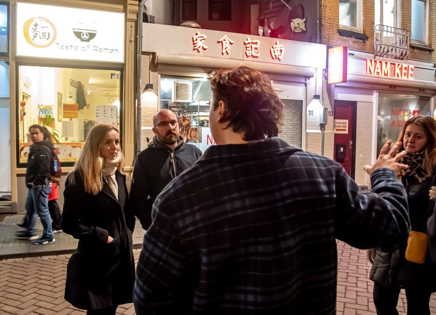 Amsterdam: Red Light District Exclusive Night Tour - Canal streets and the old city setting