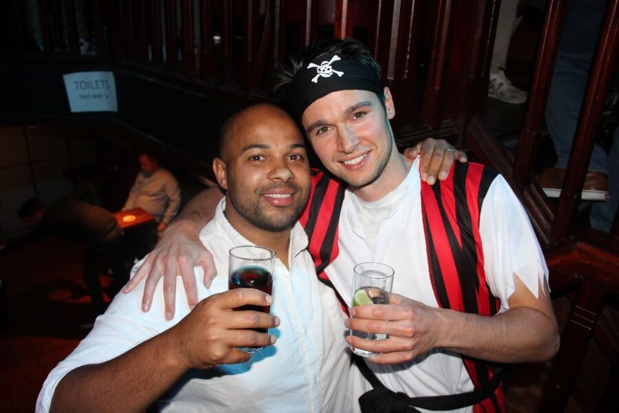 Amsterdam: Red-Light District Pub Crawl and Booze Boat Tour - What this combined Amsterdam experience is really like