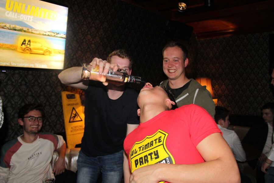 Amsterdam: Red-Light District Pub Crawl and Booze Boat Tour - What to bring, and what not to wear