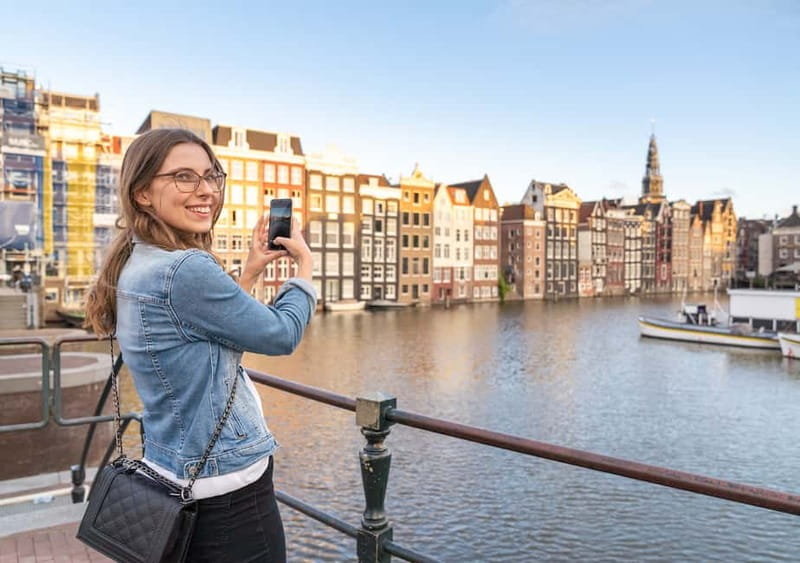 Amsterdam: Red Light District Tour in German/English/Italian - Seeing the district under modern restrictions