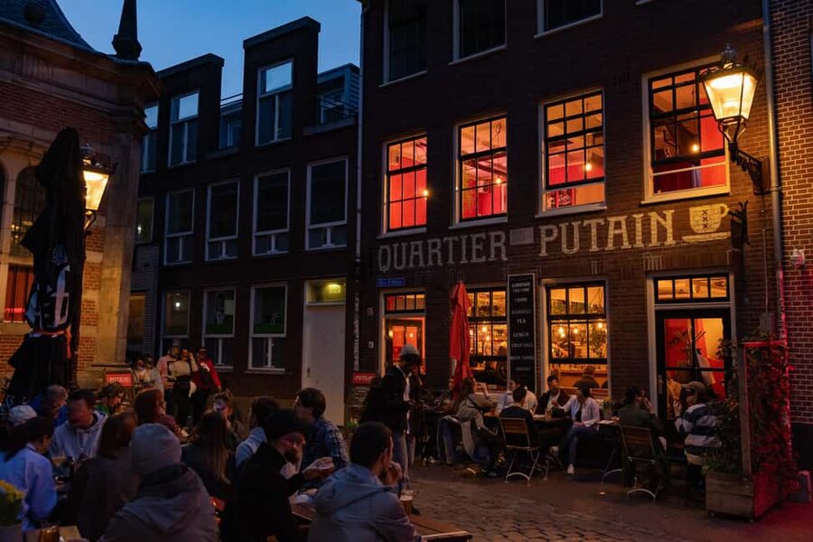 Amsterdam: Red Light District Tour in German/English/Italian - Warmoesstraat and the dancing houses