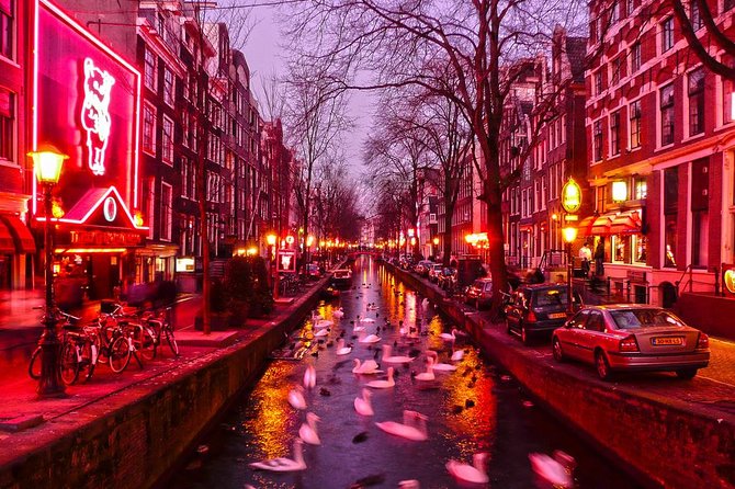 Amsterdam Red Light District Walking Tour in EN/DE/IT/ES - Nieuwmarkt, coffeeshops, and what may happen next