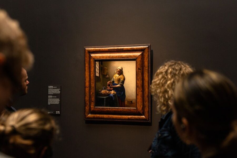 Amsterdam: Rijksmuseum Guided Tour and Ticket - Meeting at Museumplein before the Rijksmuseum