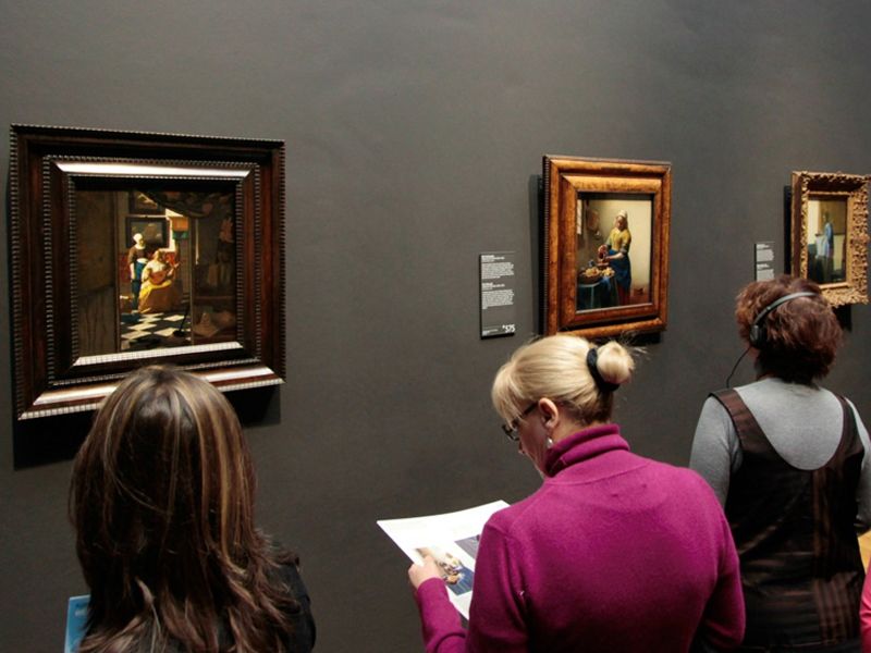 Amsterdam: Rijksmuseum Masterpieces Guided Small Group Tour - Timed entry and the first rooms