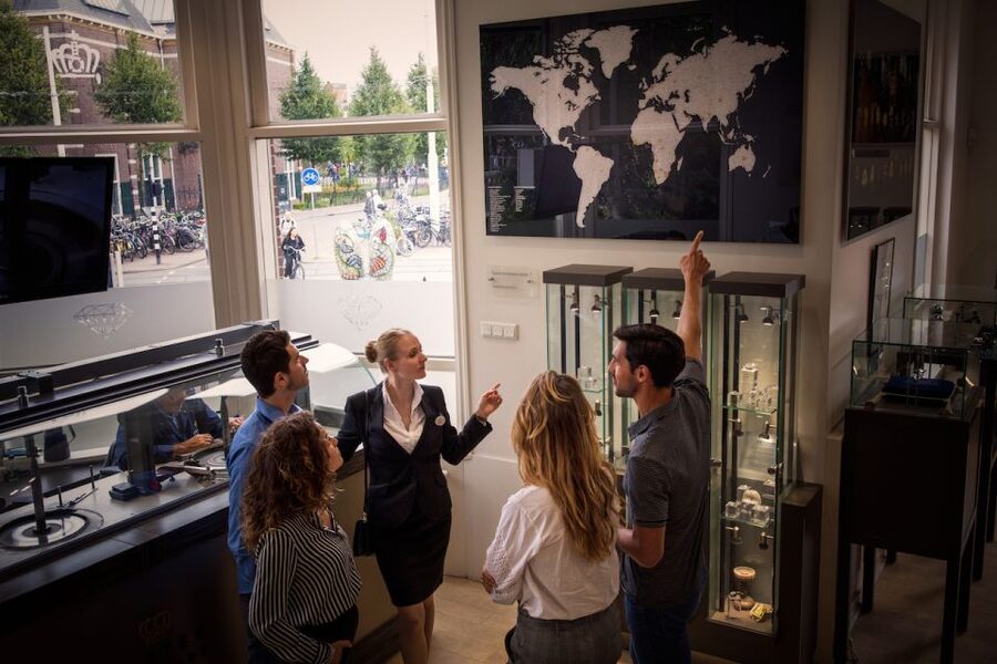 Amsterdam: Royal Diamond Experience - The private room and the diamond collection