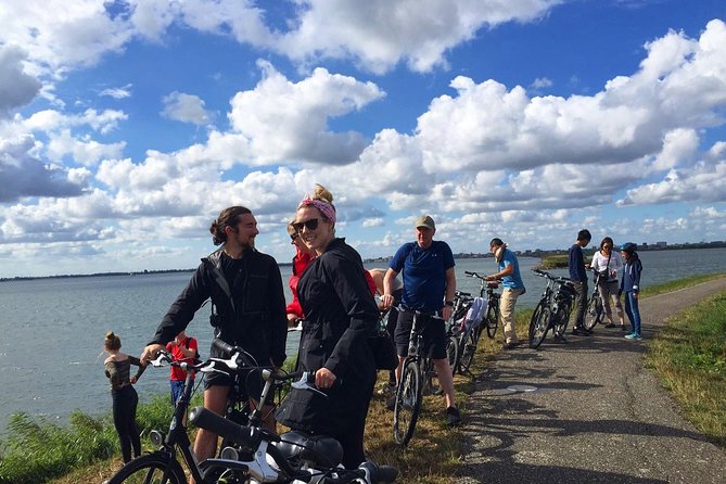 Amsterdam's Countryside Half-Day Bike Tour in Small Group - Ransdorp’s tower and the Eighty Years’ War