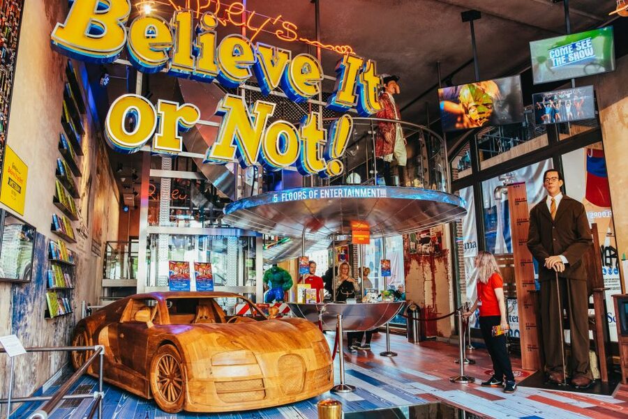 Amsterdam's Weirdest Museum: Believe It or Not! - Optical Illusions and the Space Tunnel