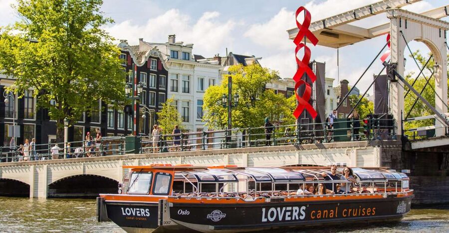 Amsterdam: Semi-Open Canal Boat Cruise - What the semi-open boat is like