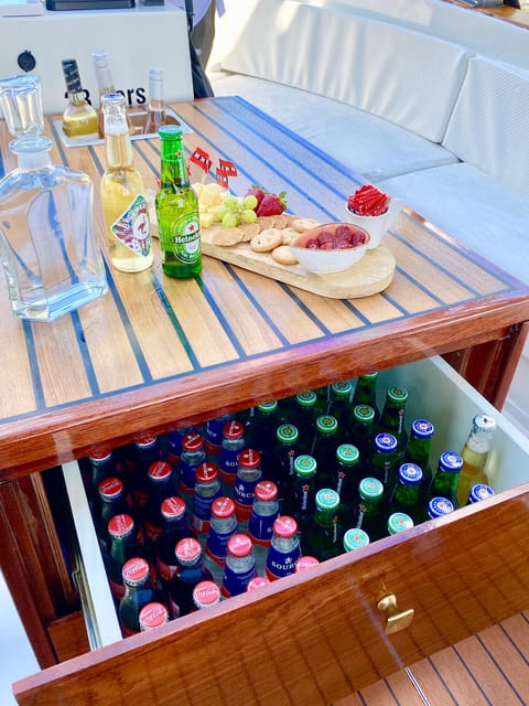 Amsterdam Small Group Canal Cruise inc Snacks/Drinks Winter - Key points to know before booking