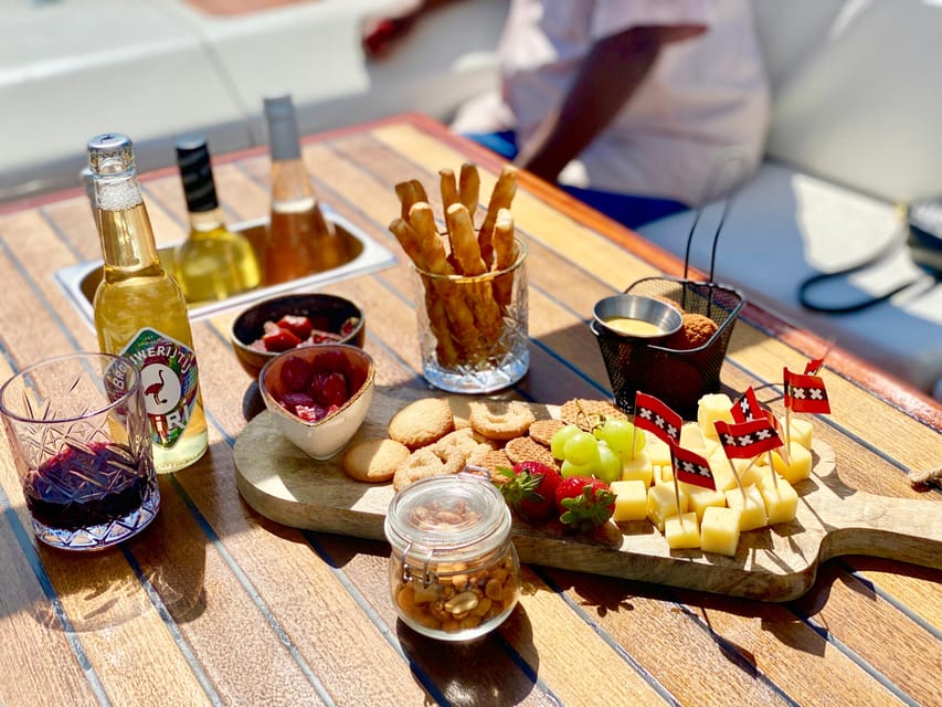 Amsterdam Small Group Canal Cruise inc Snacks/Drinks Winter - A warm welcome at Keizersgracht 401