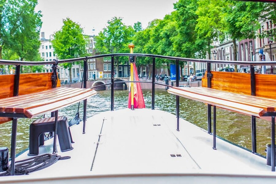 Amsterdam: Small-Group Canal Cruise incl. Drinks and Snacks - Along the Amstel and under the Magere Brug