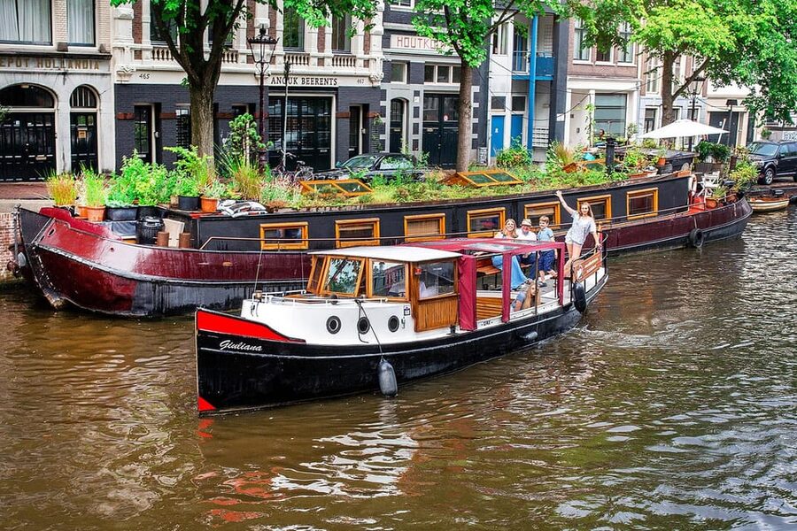 Amsterdam: Small-Group Canal Cruise incl. Drinks and Snacks - Weesperbuurt and the maritime area