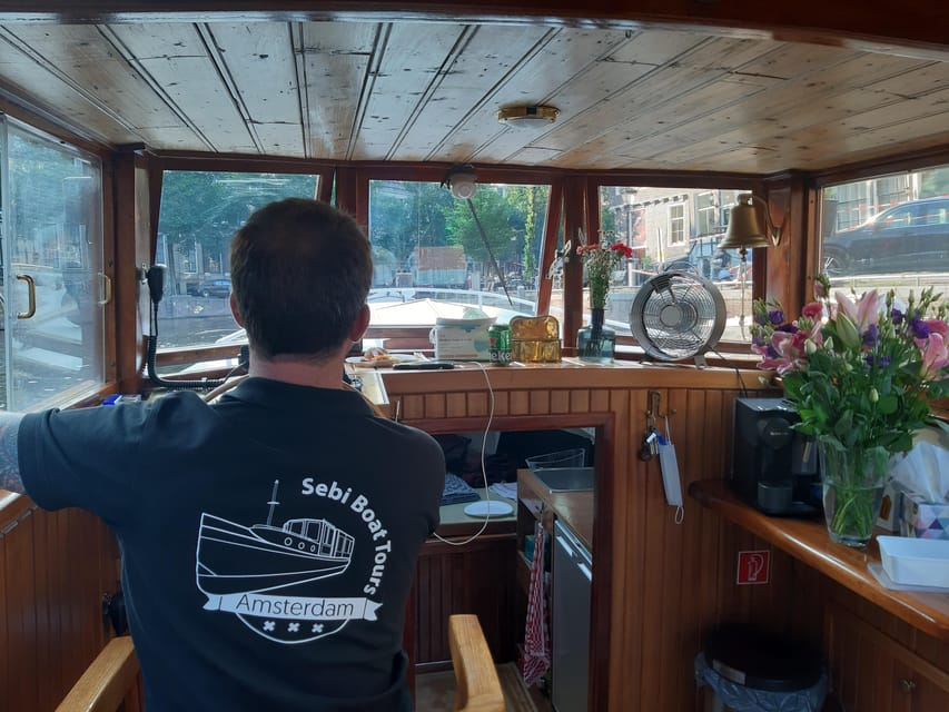 Amsterdam: Small-Group Canal Cruise incl. Drinks and Snacks - What Giuliana feels like on the canals