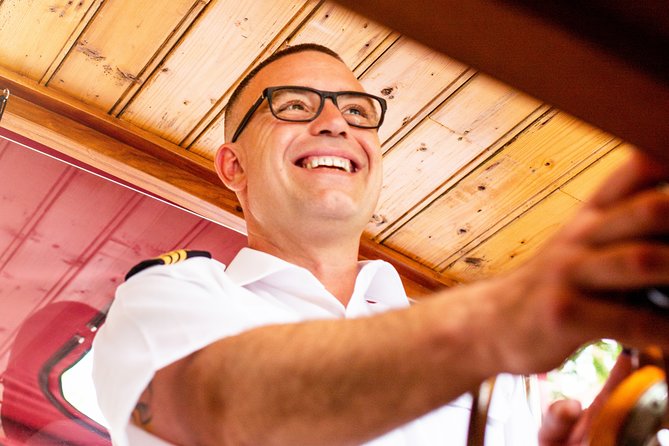 Amsterdam Small-Group Canal Cruise With Dutch Snacks and Drink - The Amstel, Bridges, and Amsterdam’s Oldest Areas