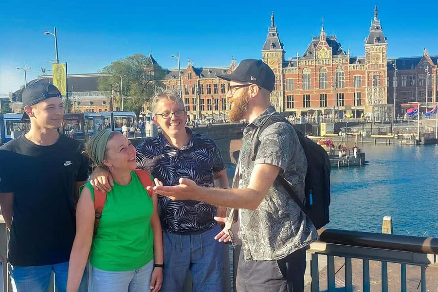 Amsterdam: Small-group Guided Walking Tour (French/English) - Torensluis and the 400-year-old canal belt